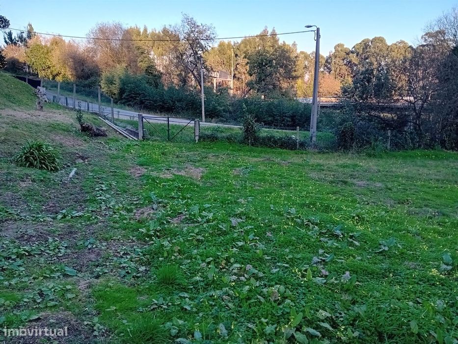 Terreno em Oliveira do Douro, para Construção de uma Moradia Isolada,