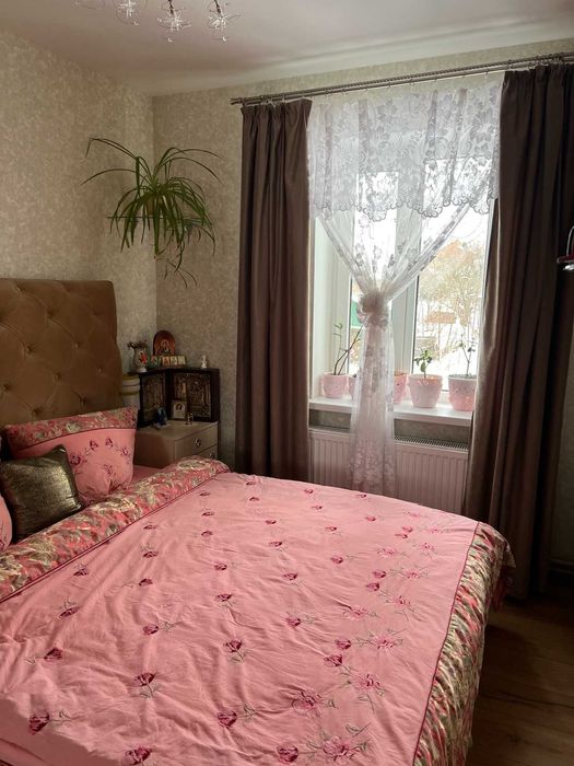 Чудовий будинок в передмісті