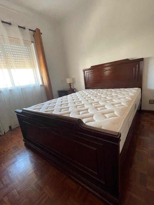Mobiliário de quarto praticamente sem utilização, sempre mantido em excelente estado.