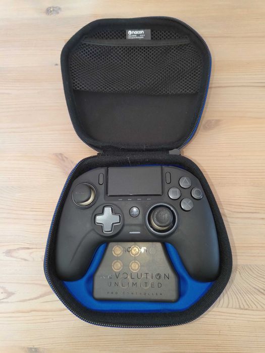 Pad Premium Nacon Revolution Unlimited Pro [PC/PS4]