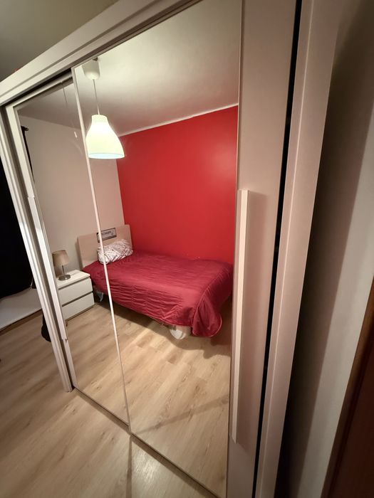 Guarda-fato com portas de correr e espelho – Excelente estado