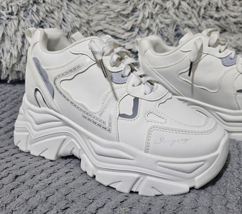 Sneakersy na grubej podeszwie