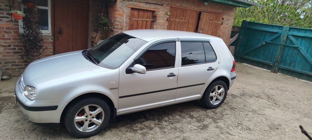 Продам гольф 4  2001 рік газ-бензин