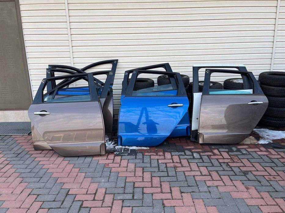 Дверь передняя/задняя правая/левая Renault Scenic 3 (2009-2015)
