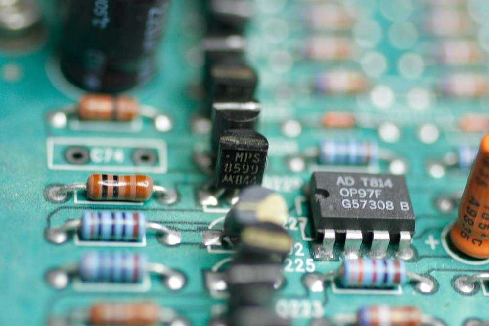 Операционный усилитель AD OP97