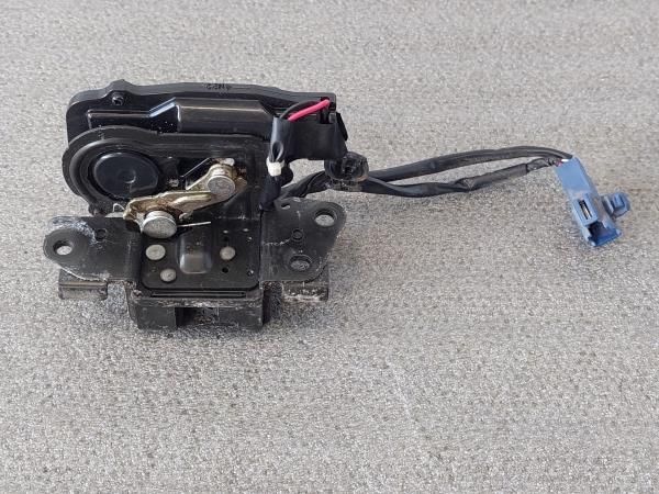 Fechadura / fecho da mala TOYOTA Prius Hatchback (_W2_)