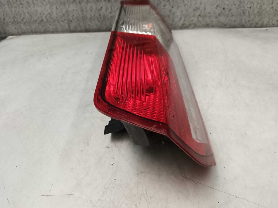 Farolim traseiro esquerdo Ford Transit (2018)