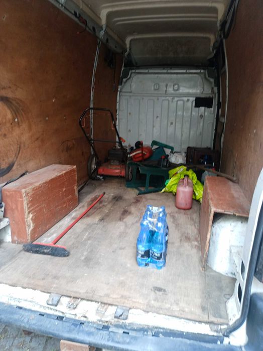 Samochód ciężarowy renault master