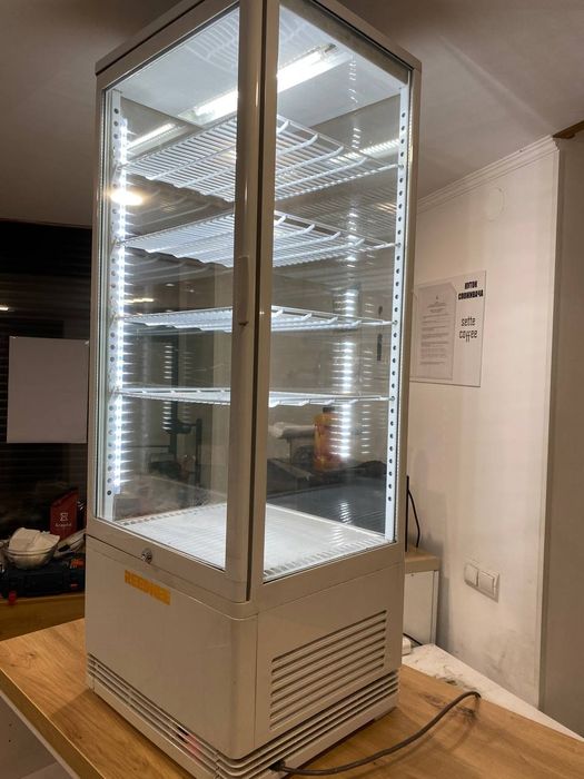 Шафа холодильна Reednee white вітрина барна настільна біла