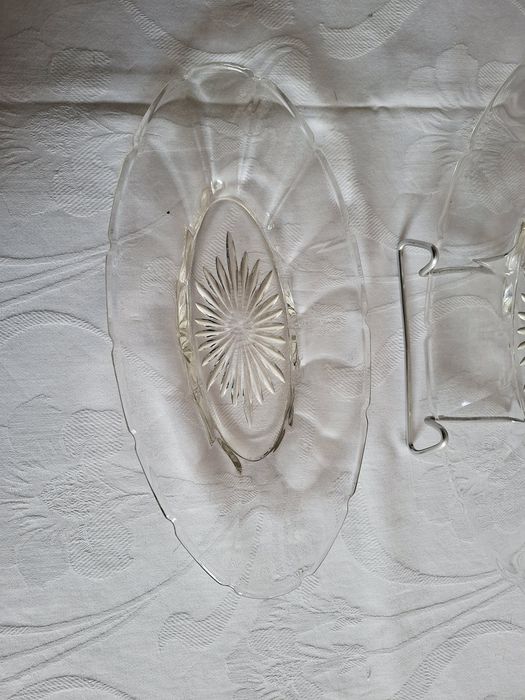 Dwa talerze podłużne