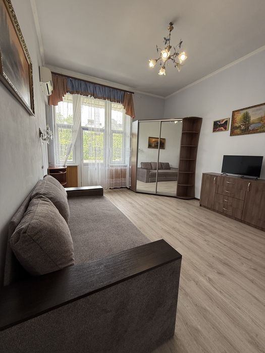 1кімнатна квартира на вулиці Степана Бандери, Львів