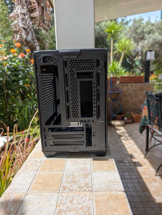 Vendo caixa pc mini itx Coolermaster Masterbox NR200P com extras e fonte incluida