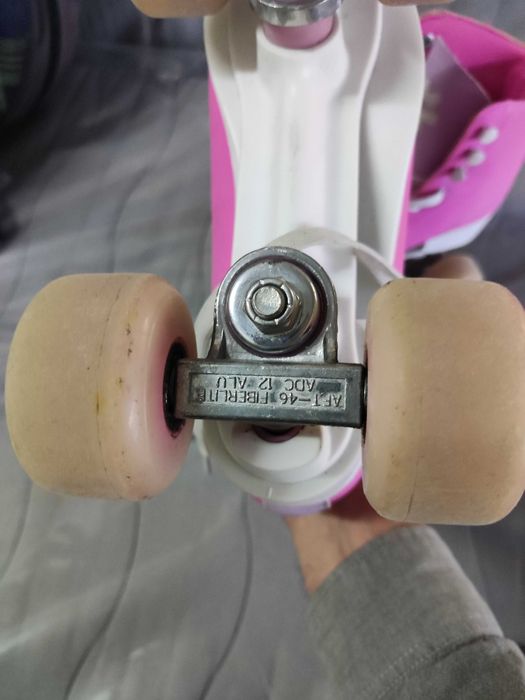 Patins 4 rodas usados para venda.  Tamanho 38