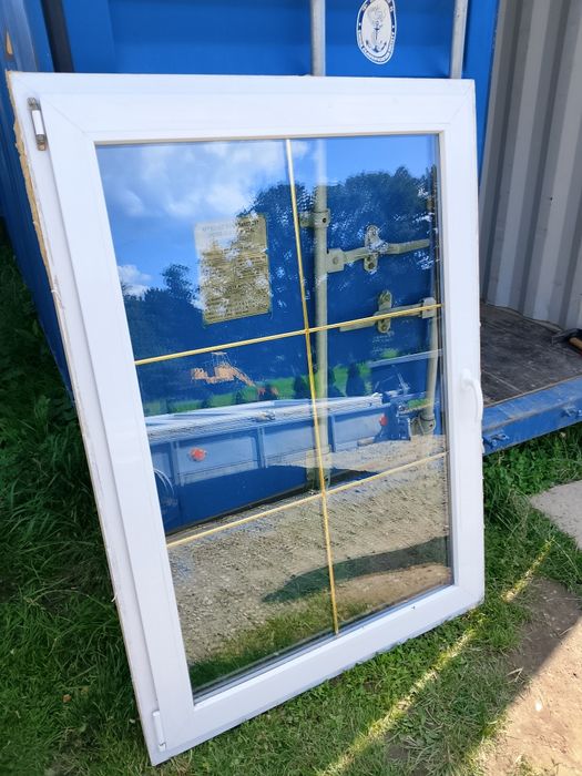 Okno 110x155 rozwierno uchylne plastikowe mahoń