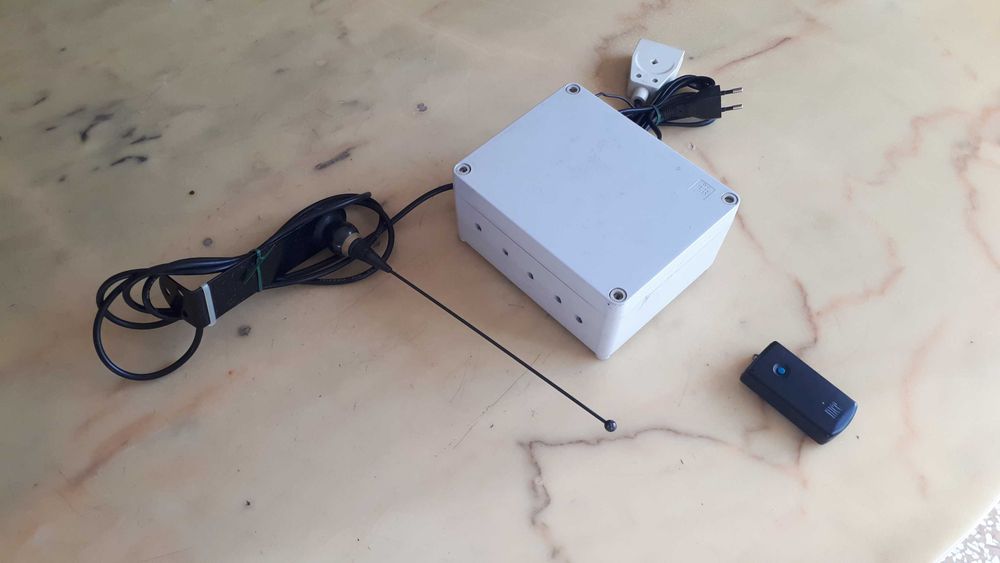 пульт дистанционного управления для гаражных ворот 220V Sarel IP55