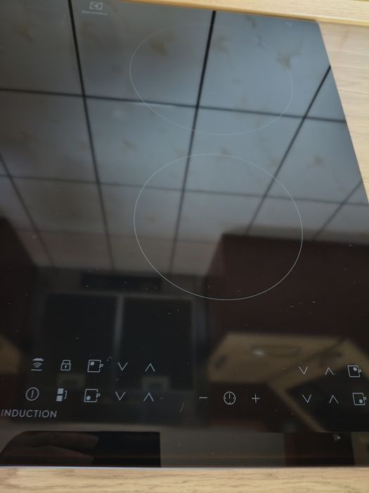 Płyta indukcyjna Electrolux.