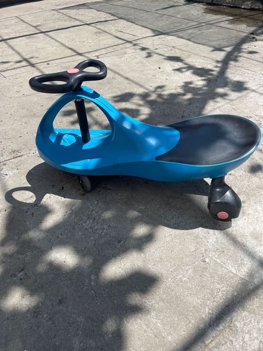 Самокатик детский на два три годика исправный на пяти колесах
