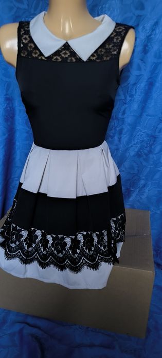 Sukienka elegancka czarno biała z koronką