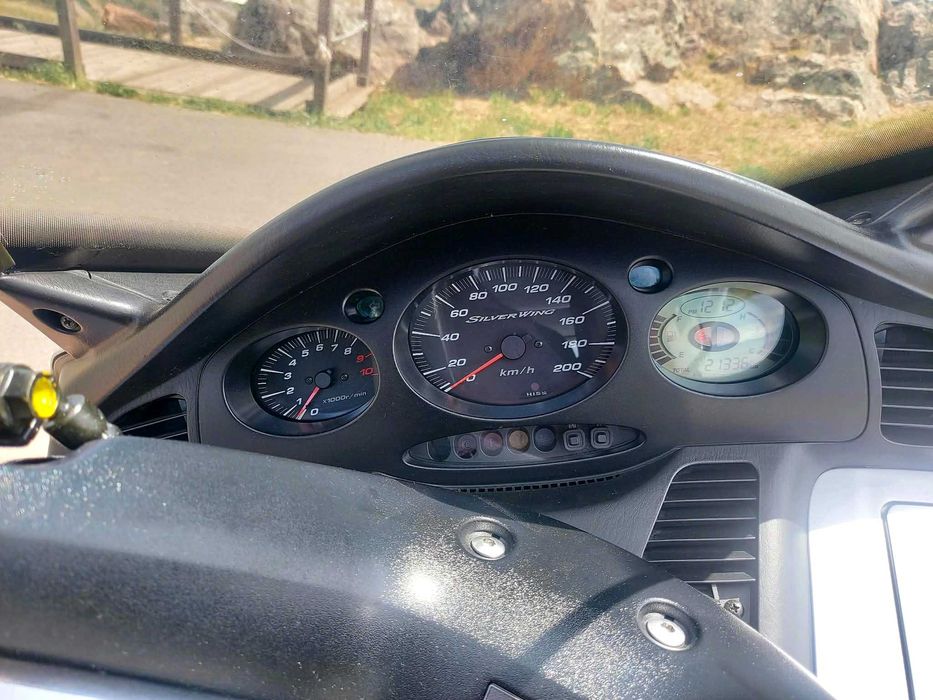 Honda Silver Wing 600 com 21.336 km e revisão feita