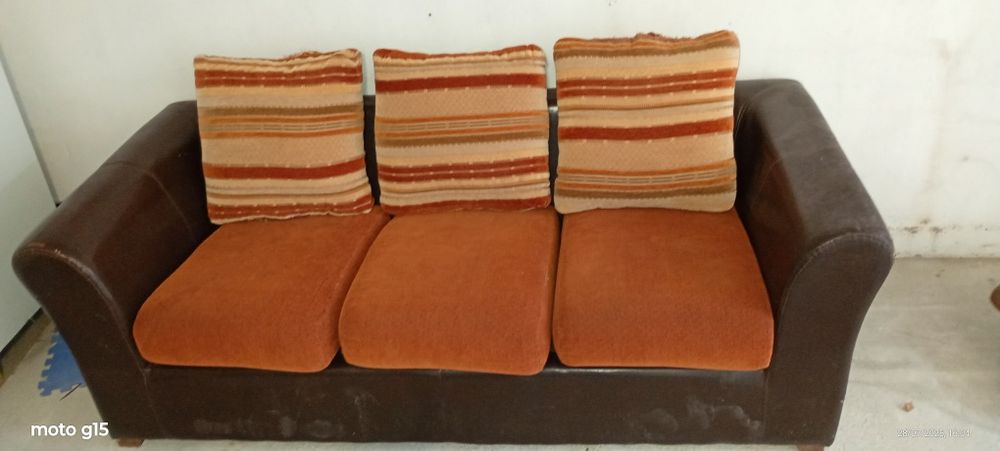 Sofá de três lugares