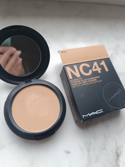 MAC 2w1 podkład i puder w kamieniu Studio Fix NC41
