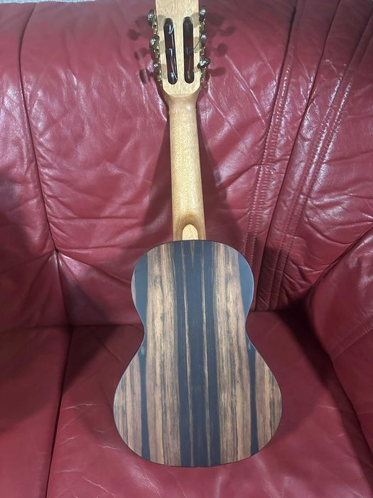 Guitalele Ortega RGL5EB gitara , mała gitara