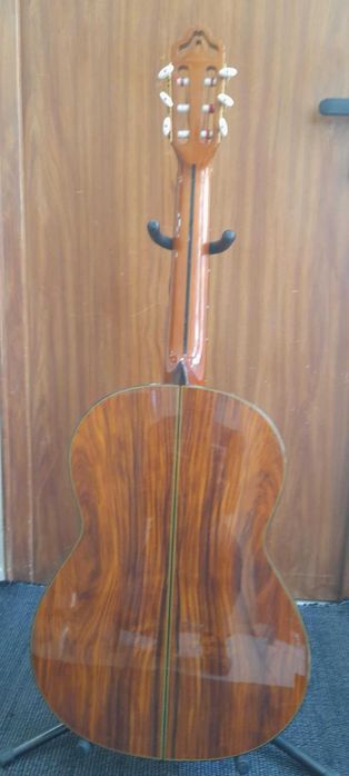Guitarra clássica de excelente qualidade.