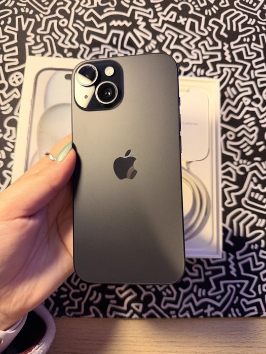 iPhone 15 - 128gb + 13 capas (negociável)