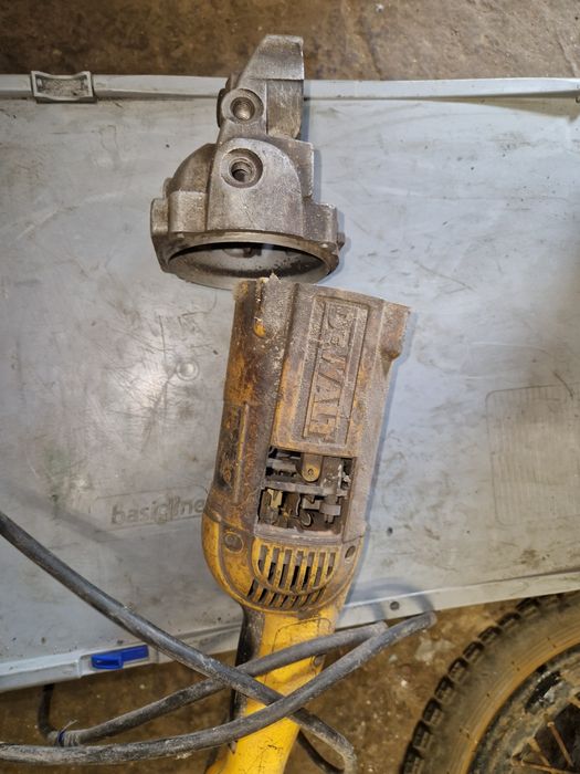 На запчастини болгарка DeWALT