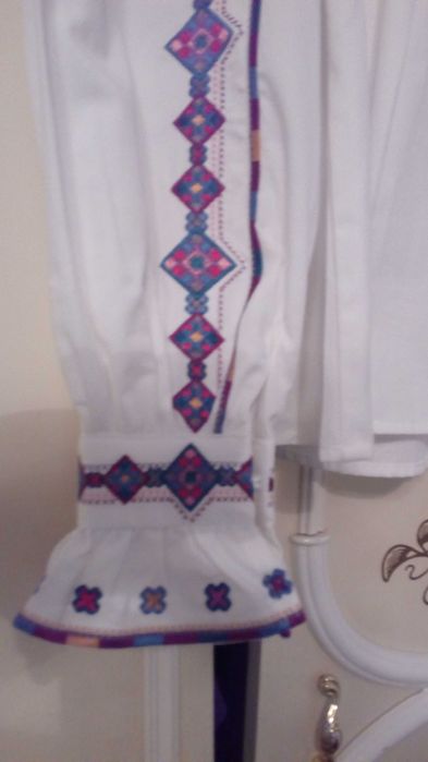 розкішна нова жіноча вишиванка SVARGA