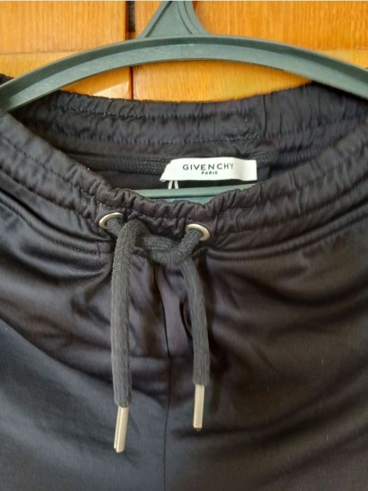 Чоловічі шорти GIVENCHY
