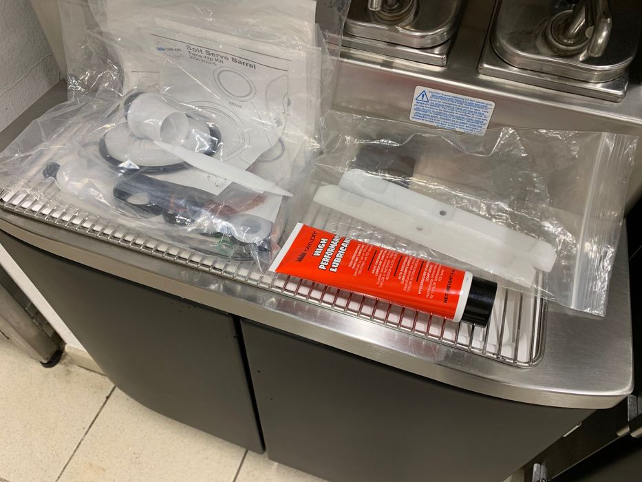 Taylor C606. 2017r. Maszyna automat do lodów włoskich + 5 smaków shake