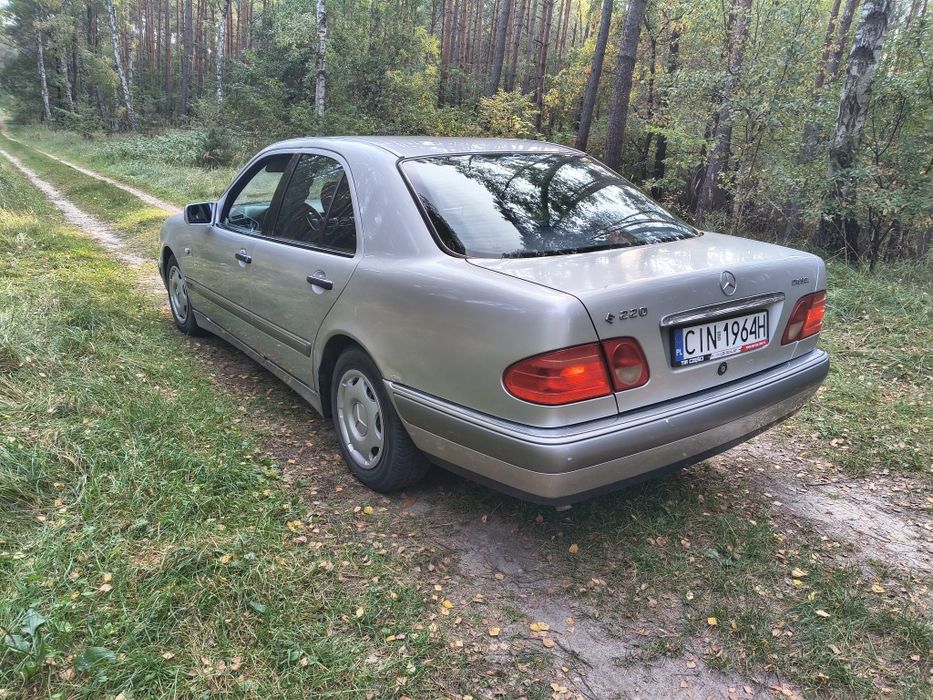 Mercedes-Benz e220D 1996r