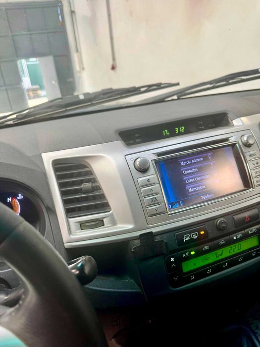 Toyota Hilux 2011 - Três Mil CC - Nacional com um único dono