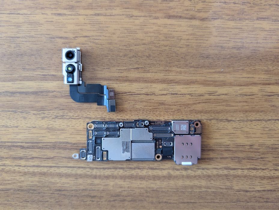 Продам материнську плату iPhone 15 Pro 256gb без айклауду