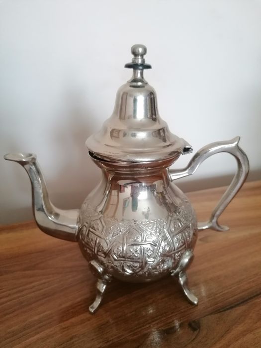 Orientalny marokanski czajniczek