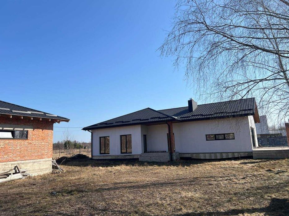 Терміново продам сучасний будинок на околиці Луцька поруч з лісом та озером!
