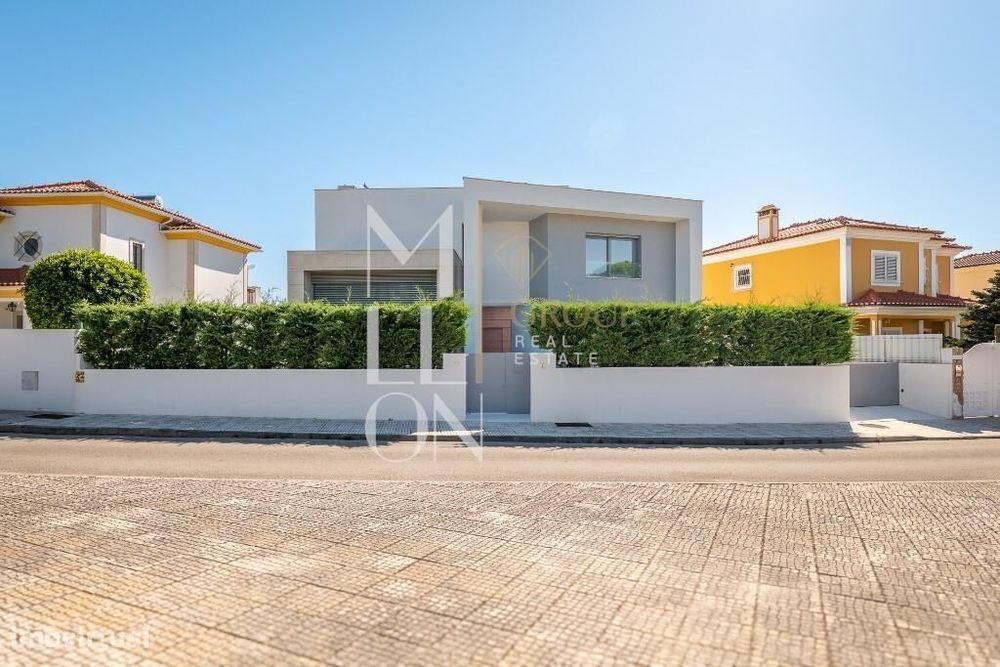 Deslumbrante Moradia T4, Nova a Estrear na Prestigiada Quinta dos Fóio