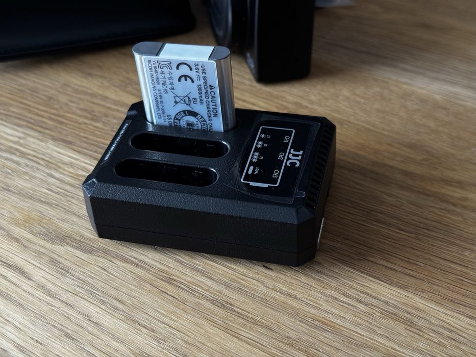 Aparat Ricoh GR IIIx idalny jak nowy etui lens cap baierie i ładowarka