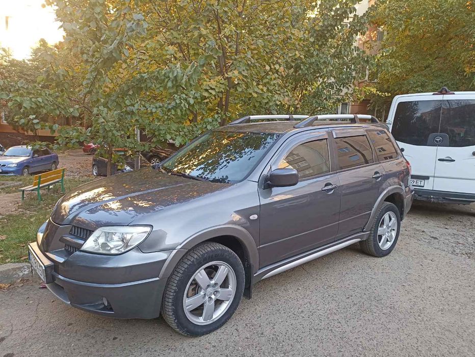 Продам повнопривідний кросовер Mitsubishi Outlander