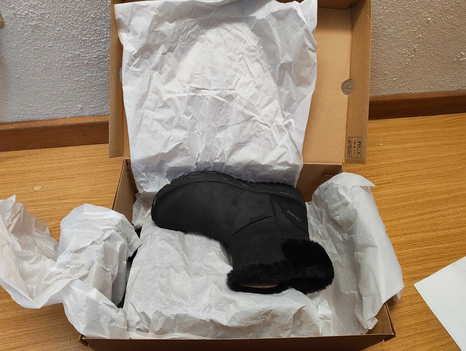 Botas Skechers Escape Plan – Cozy Collab, novas, tamanho 37