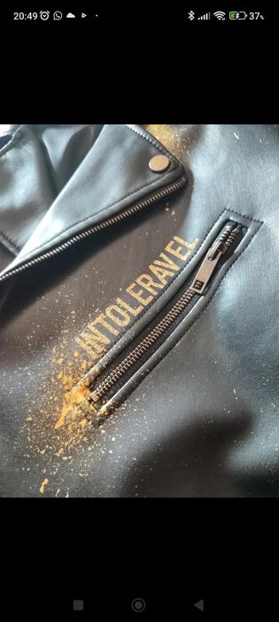 Casaco marca intolerável