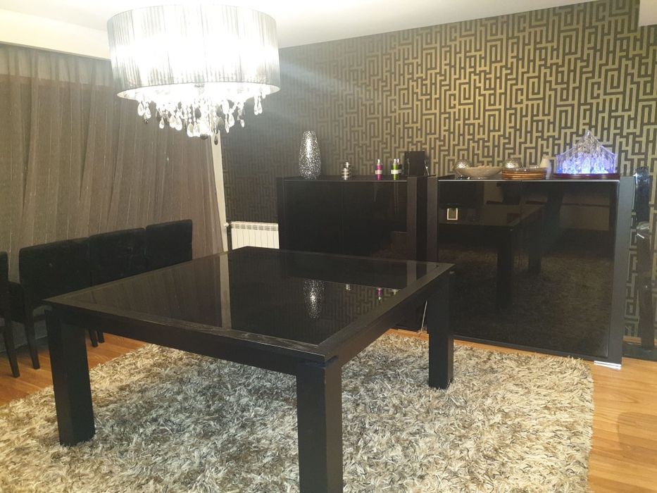 Mesa sala extensível com tampo vidro temperado muita boa qualidade.