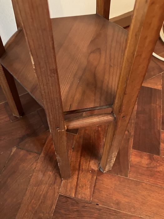 Coluna suporte em madeira