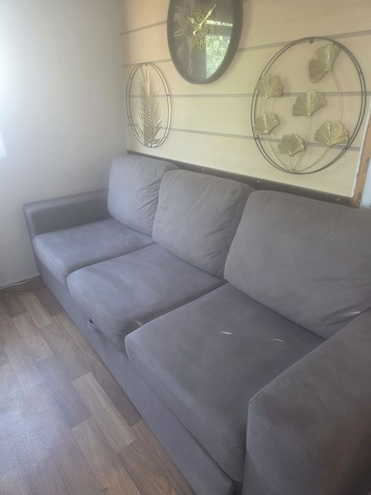Sofá de 3 lugares  que se converte numa confortável cama de casal