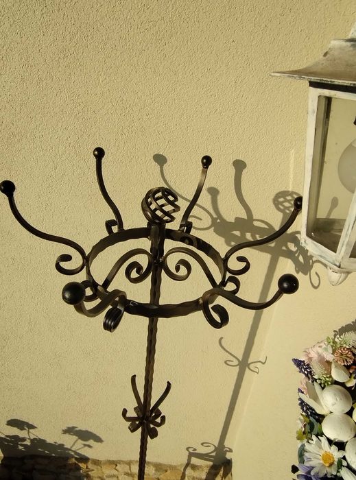Wieszak metalowy stojący