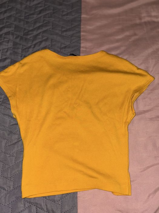 Top poucas vezes usado com uma cor que lhe sobresai