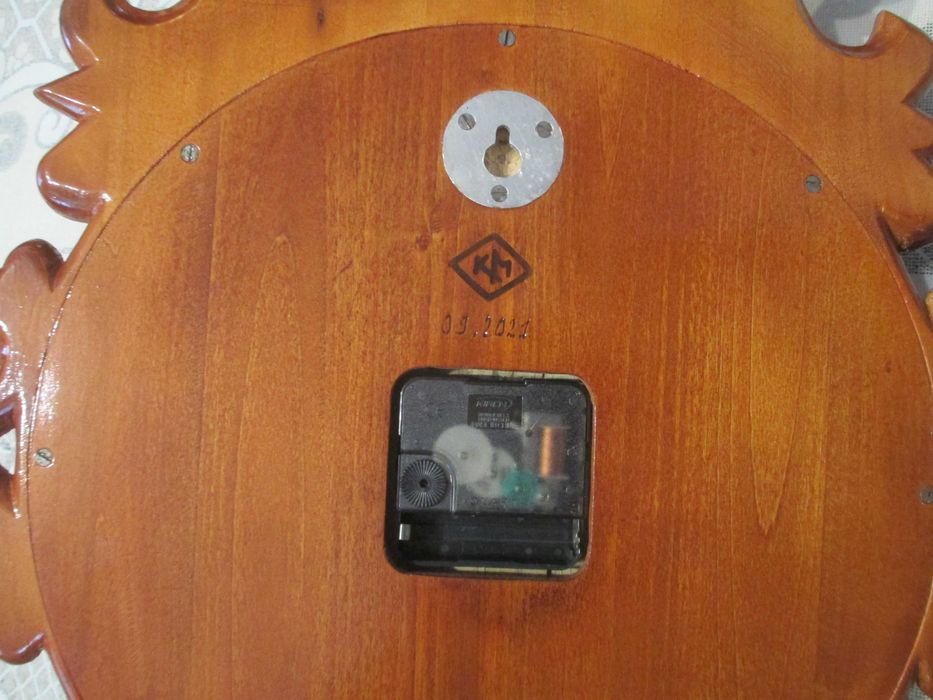 Часы деревянные резные из дерева. Дерев'яний годинник із дерева.