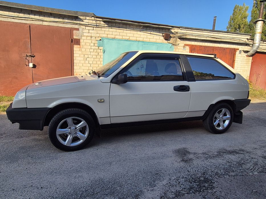 Автомобиль ВАЗ 2108