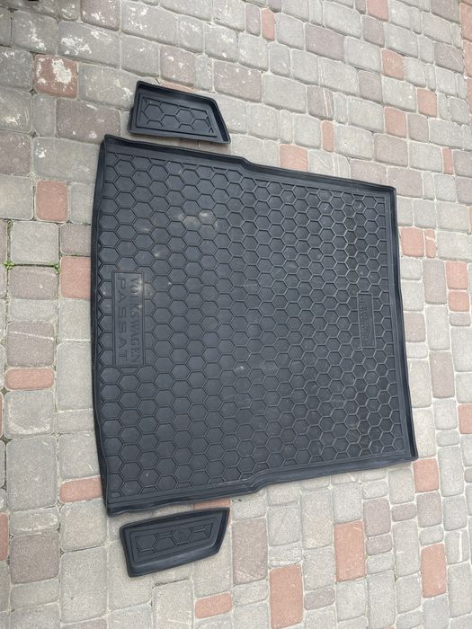 Продам коврик в багажник до Фольцвагена В6